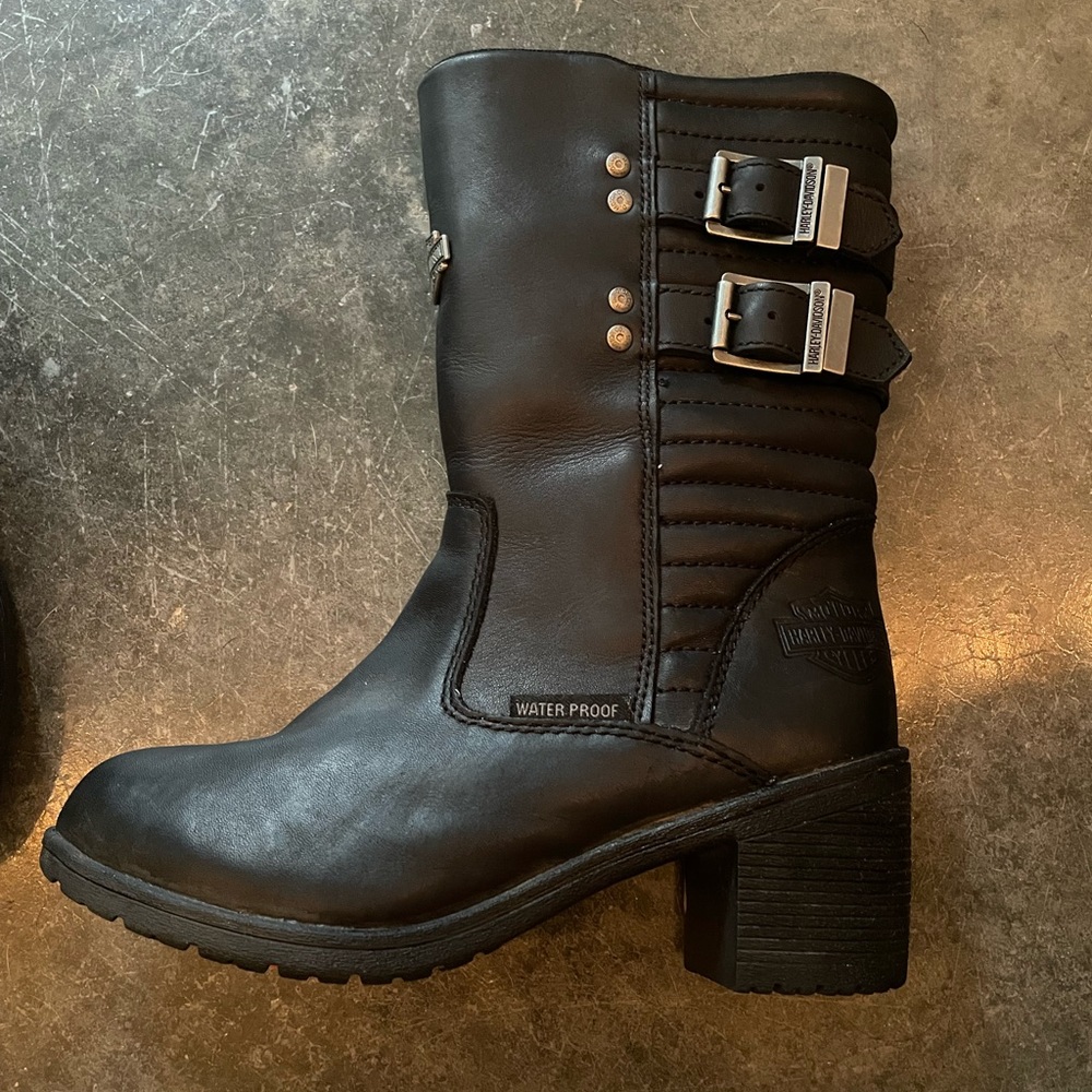 Womens black and orange detail Harley Davidson waterproof boots. Size 7